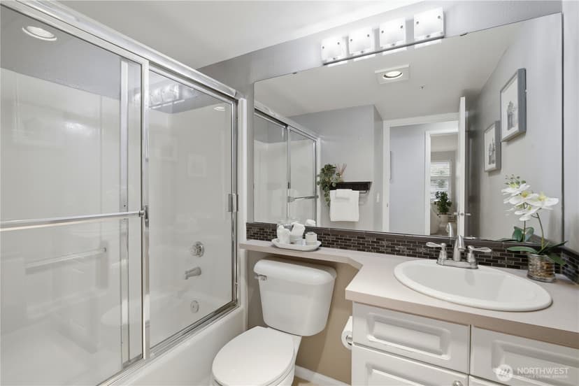 Property photo for 4343 Roosevelt Way NE #404, Seattle photo 19