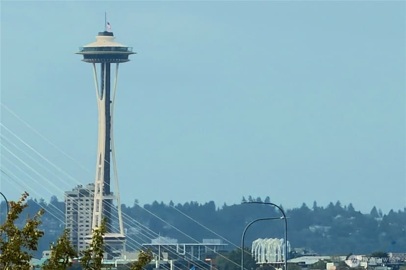 Property photo for 4343 Roosevelt Way NE #404, Seattle photo 7