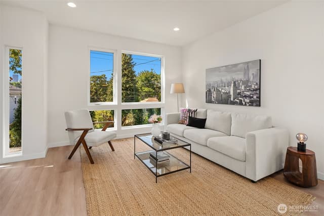 Property photo for 910 29th Avenue, Seattle photo 4
