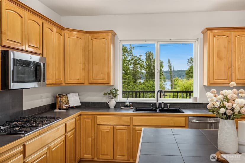 Property photo for 9021 Sand Point Way NE, Seattle photo 10