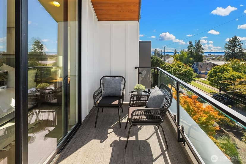 Property photo for 2530 30th Avenue W, Seattle photo 25