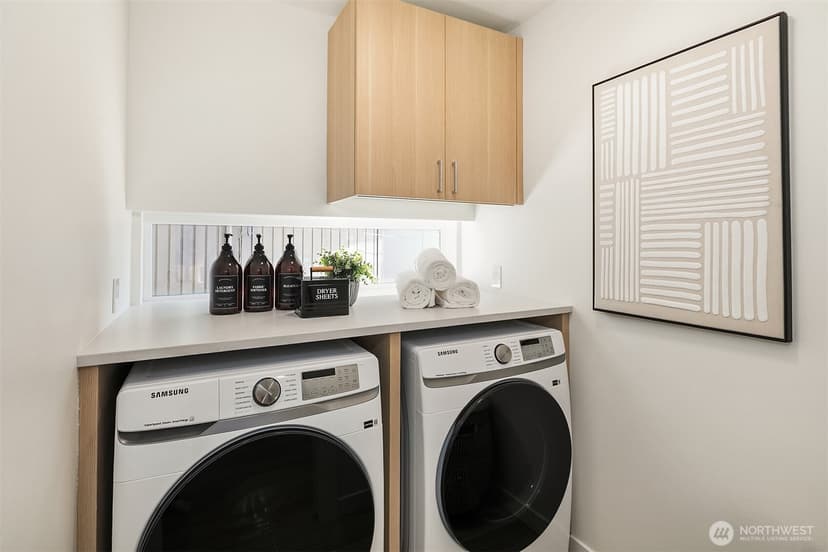 Property photo for 2530 30th Avenue W, Seattle photo 15