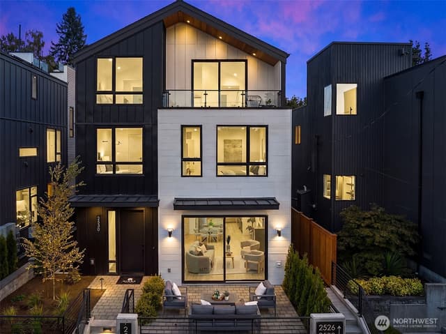 Property photo for 2530 30th Avenue W, Seattle photo 2