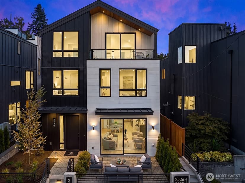 Property photo for 2530 30th Avenue W, Seattle photo 2