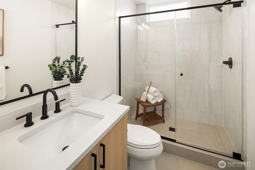 Property photo for 2530 30th Avenue W, Seattle photo 18
