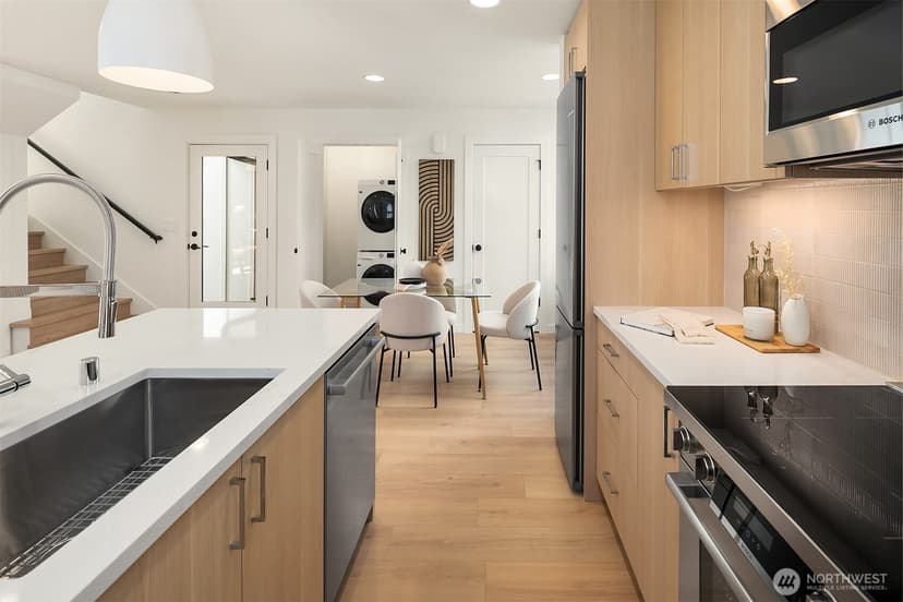 Property photo for 2528 30th Avenue W, Seattle