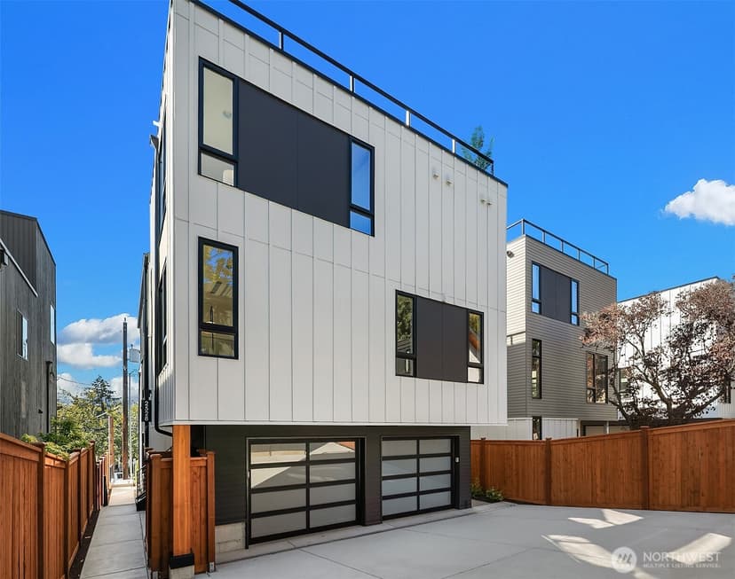 Property photo for 2528 30th Avenue W, Seattle photo 14