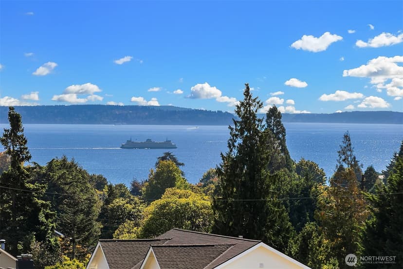 Property photo for 2528 30th Avenue W, Seattle photo 18