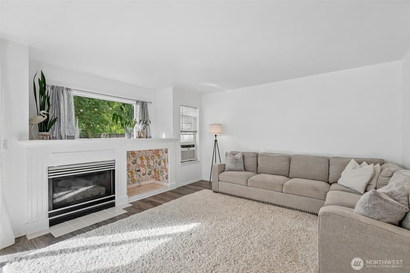 Property photo for 1131 115th Street SW #F1, Everett photo 2