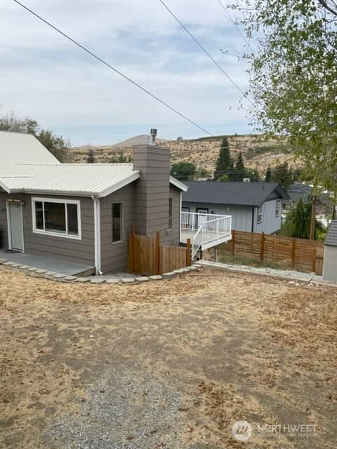 Property photo for 923 E Wapato Avenue, Chelan photo 2