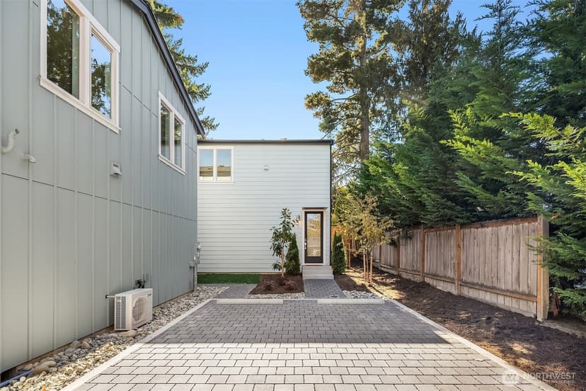 Property photo for 641 18th Avenue W, Kirkland photo 14