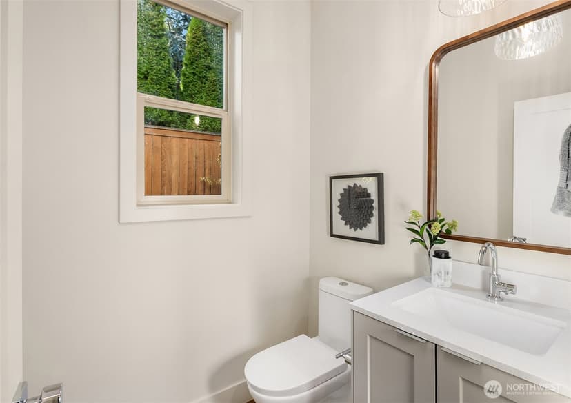 Property photo for 641 18th Avenue W, Kirkland photo 8
