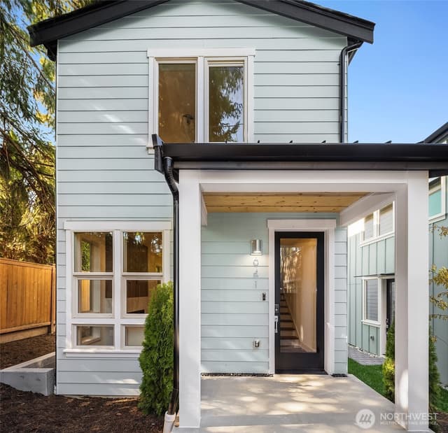 Property photo for 641 18th Avenue W, Kirkland photo 2