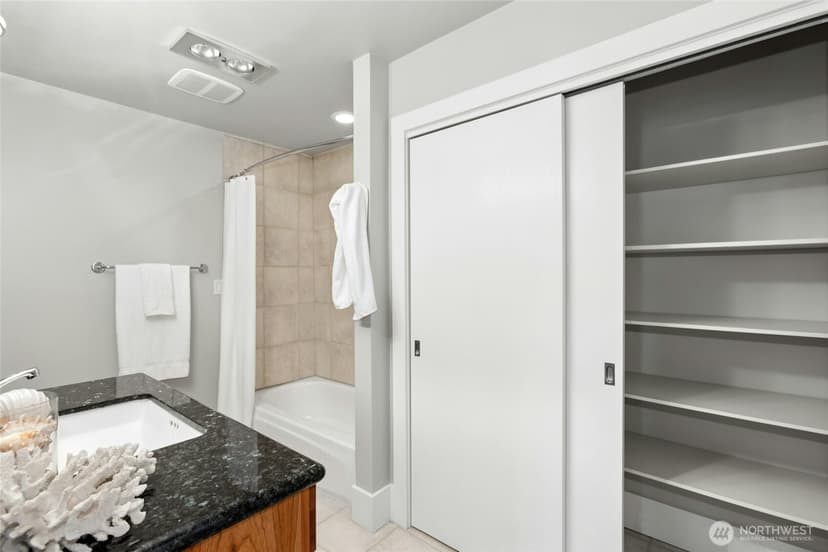 Property photo for 320 Melrose Avenue E #704, Seattle photo 17