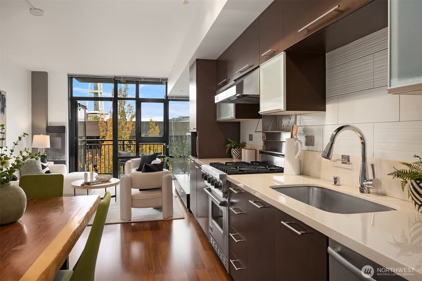 Property photo for 2911 2nd Avenue #704, Seattle photo 4