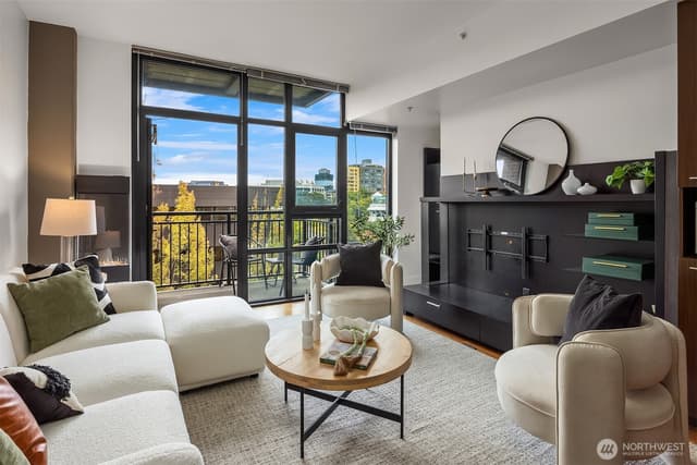 Property photo for 2911 2nd Avenue #704, Seattle photo 3