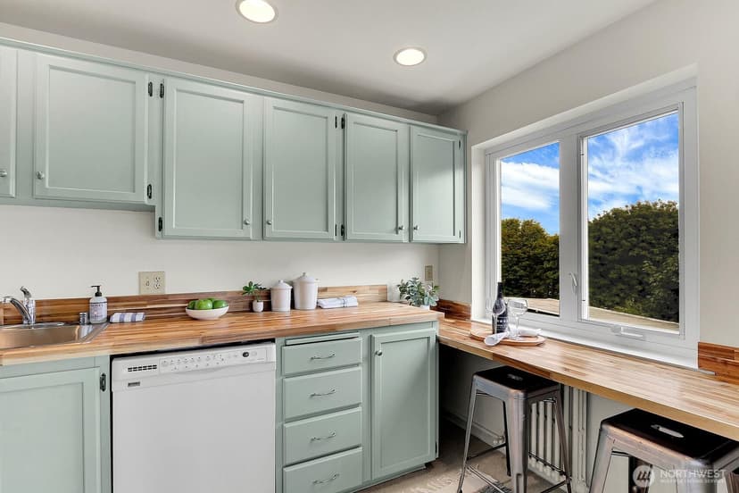 Property photo for 1800 Taylor Avenue N #102, Seattle photo 5