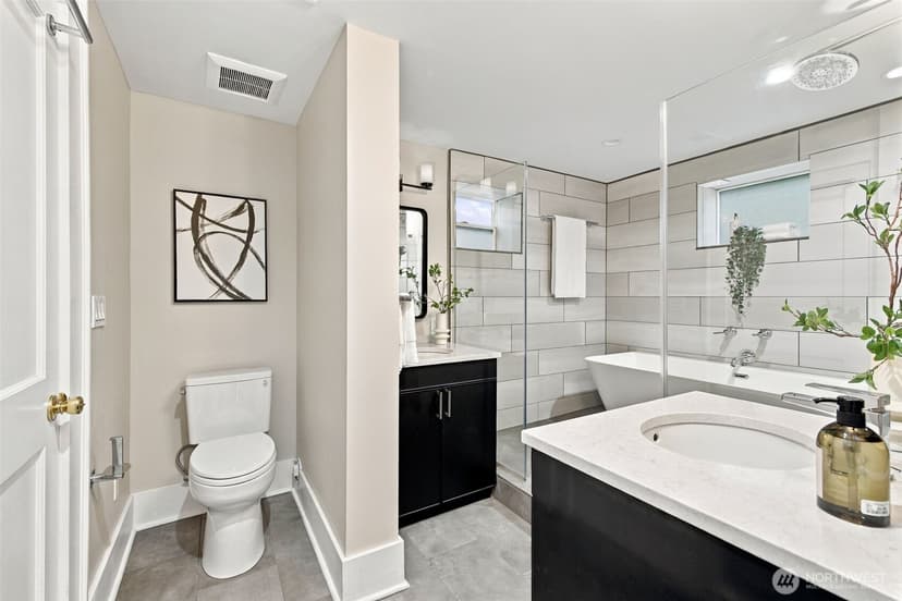 Property photo for 6043 37th Avenue NE, Seattle photo 16
