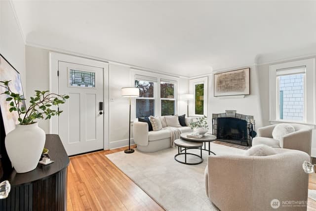 Property photo for 6043 37th Avenue NE, Seattle photo 5