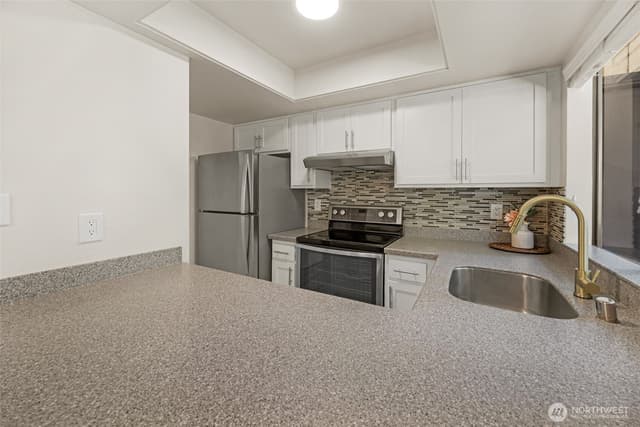 Property photo for 10819 NE 37th Place #221, Bellevue photo 5