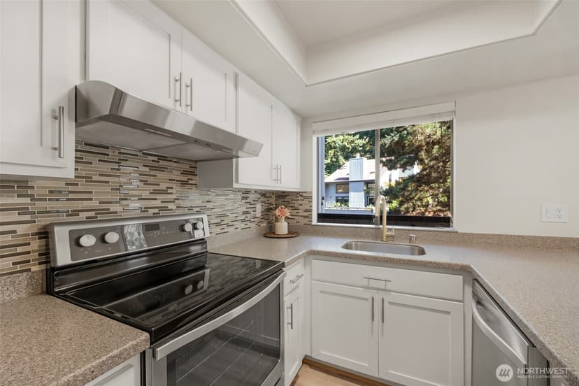 Property photo for 10819 NE 37th Place #221, Bellevue photo 6