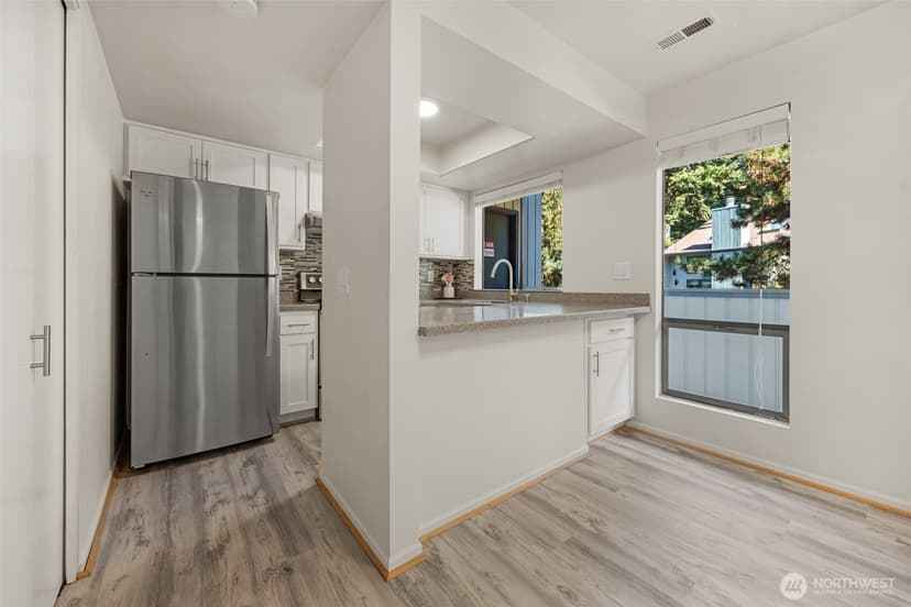 Property photo for 10819 NE 37th Place #221, Bellevue photo 4