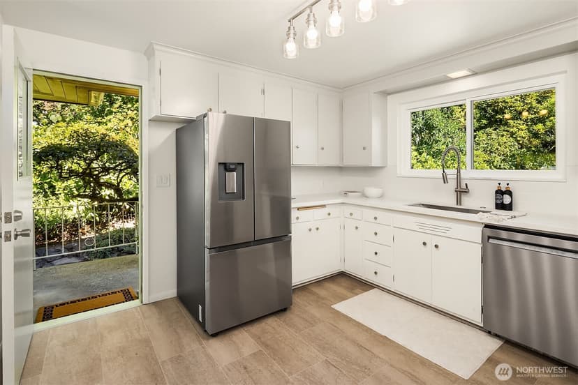 Property photo for 7720 36th Avenue SW, Seattle photo 8