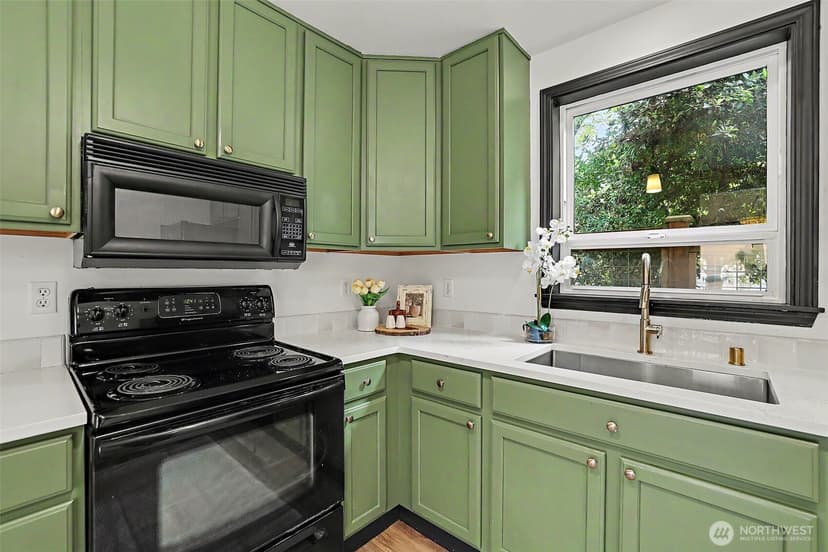 Property photo for 949 25th Avenue S, Seattle photo 12