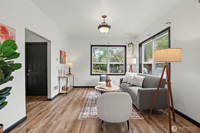 Property photo for 949 25th Avenue S, Seattle photo 4