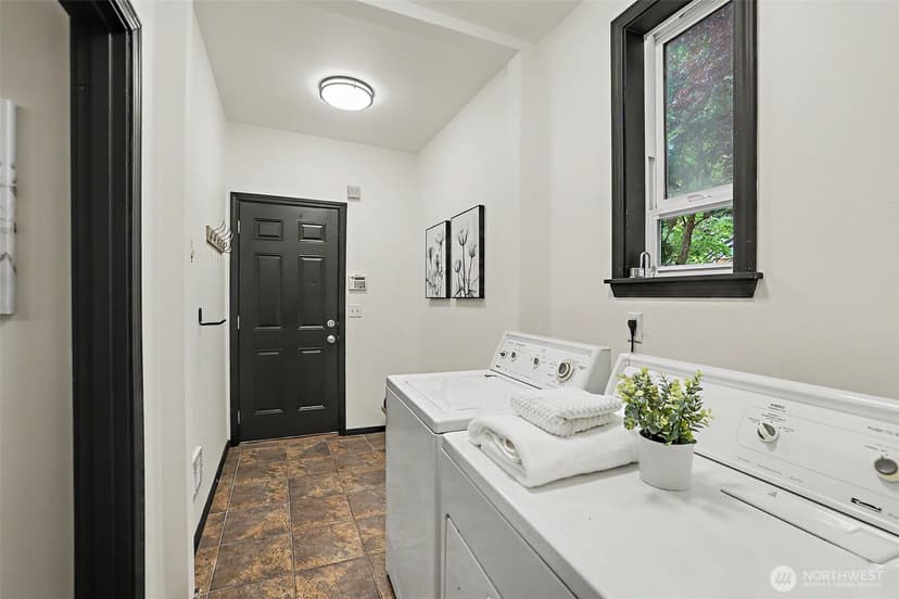 Property photo for 949 25th Avenue S, Seattle photo 14