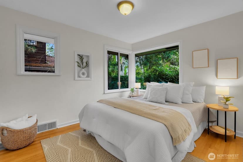 Property photo for 10527 23rd Avenue NE, Seattle photo 16
