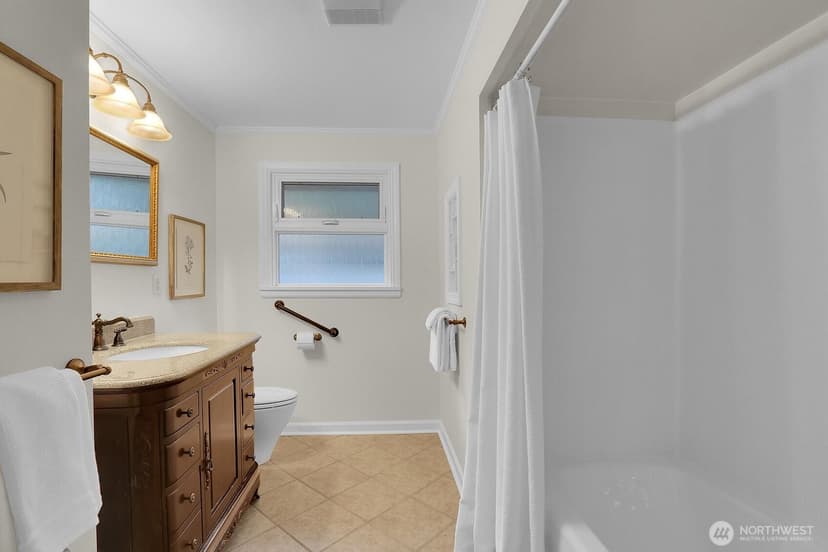 Property photo for 10527 23rd Avenue NE, Seattle photo 18