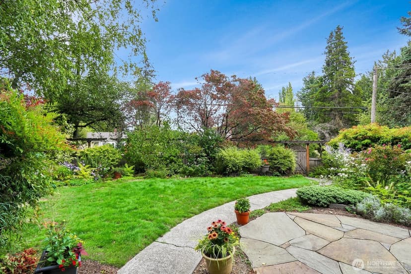 Property photo for 10527 23rd Avenue NE, Seattle photo 25