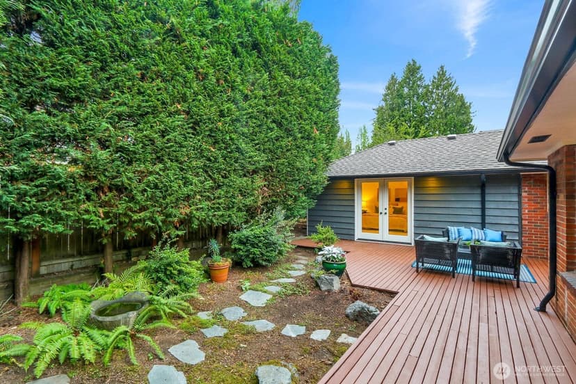Property photo for 10527 23rd Avenue NE, Seattle photo 24