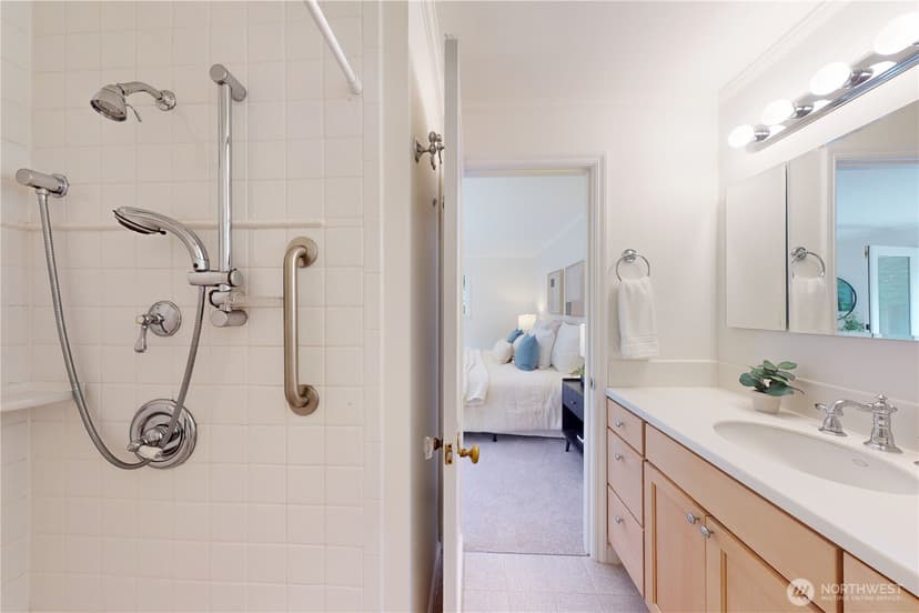 Property photo for 10527 23rd Avenue NE, Seattle photo 15