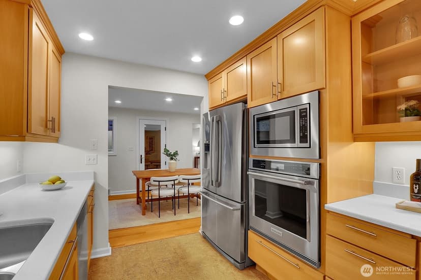 Property photo for 10527 23rd Avenue NE, Seattle photo 10