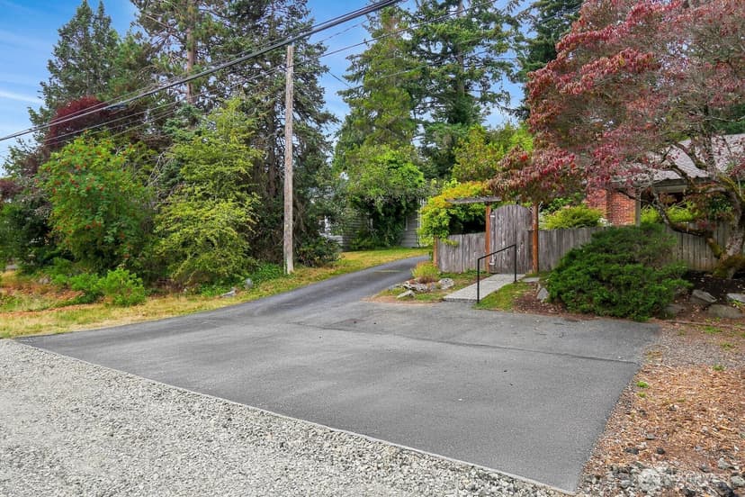 Property photo for 10527 23rd Avenue NE, Seattle photo 30