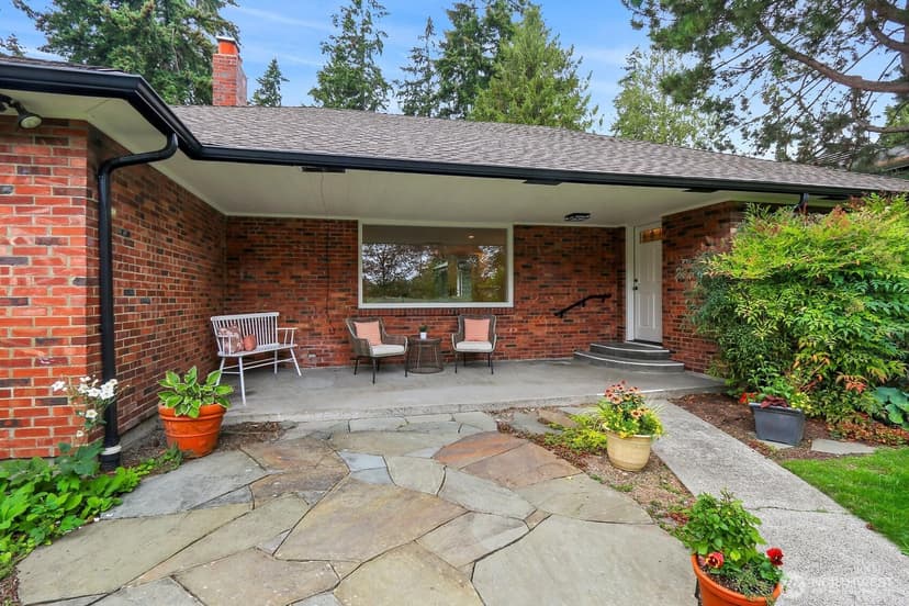 Property photo for 10527 23rd Avenue NE, Seattle photo 2