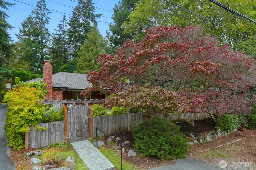 Property photo for 10527 23rd Avenue NE, Seattle photo 29