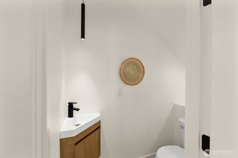 Property photo for 9251 Palatine Avenue N, Seattle photo 17