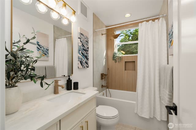 Property photo for 9251 Palatine Avenue N, Seattle photo 4