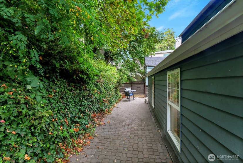 Property photo for 2157 Dexter Avenue N, Seattle photo 4