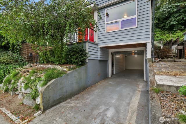 Property photo for 2157 Dexter Avenue N, Seattle photo 2