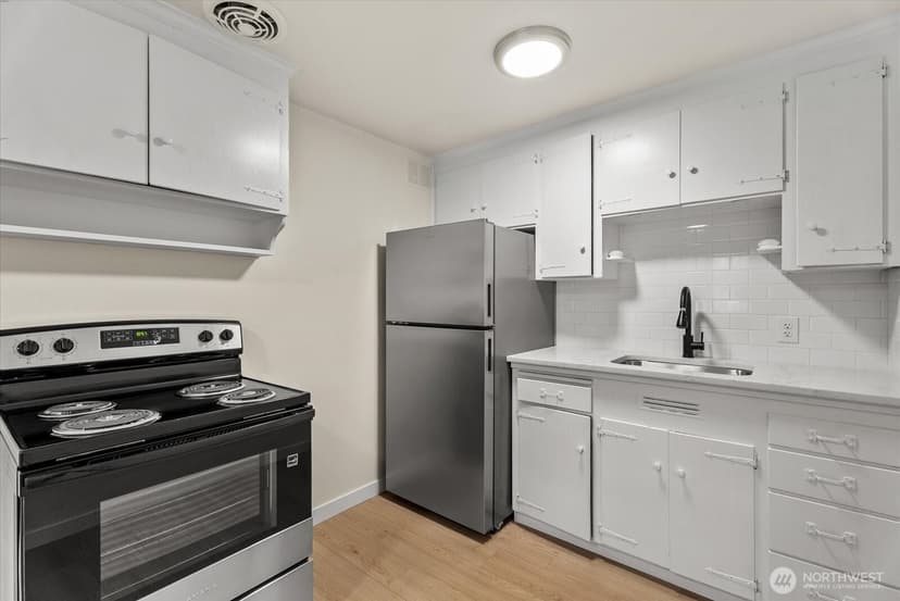 Property photo for 13525 Wallingford Avenue N, Seattle photo 7