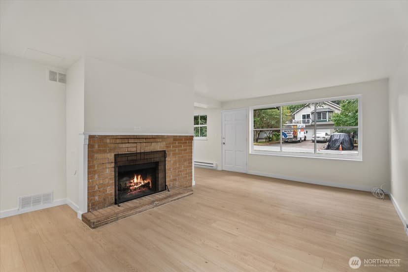 Property photo for 13525 Wallingford Avenue N, Seattle photo 4
