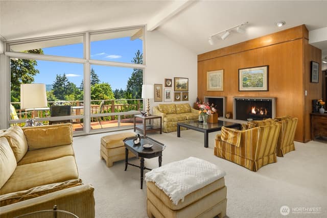 Property photo for 9226 SE 60th Street, Mercer Island photo 4