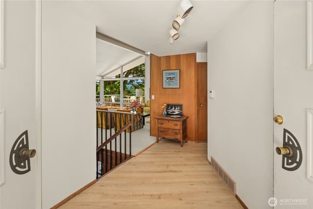 Property photo for 9226 SE 60th Street, Mercer Island photo 2