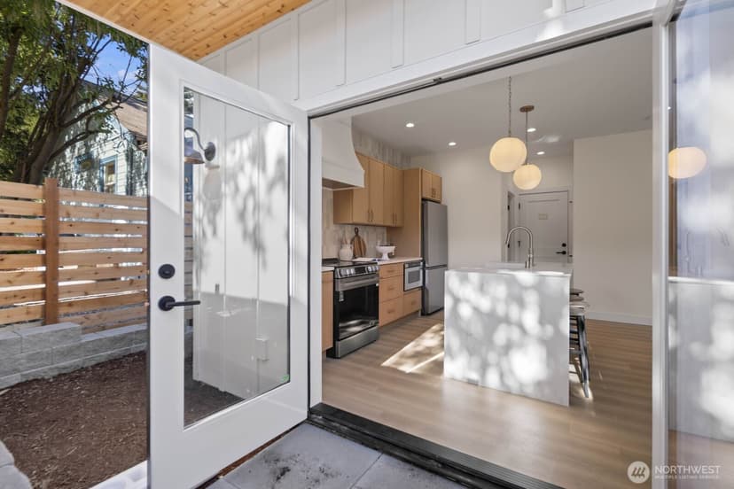 Property photo for 9549 Evanston Avenue N, Seattle photo 17