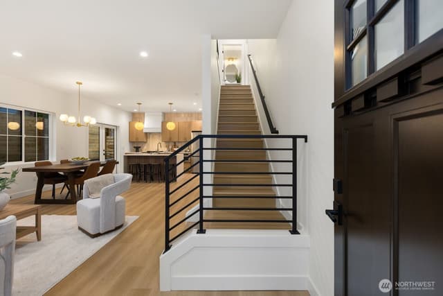 Property photo for 9549 Evanston Avenue N, Seattle photo 4