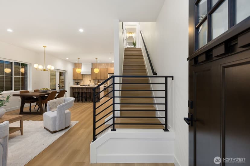 Property photo for 9549 Evanston Avenue N, Seattle photo 4